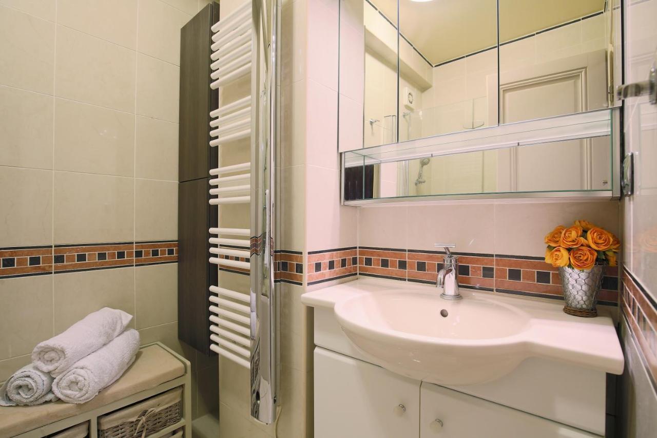 Studio Rue De Ponthieu * Parigi