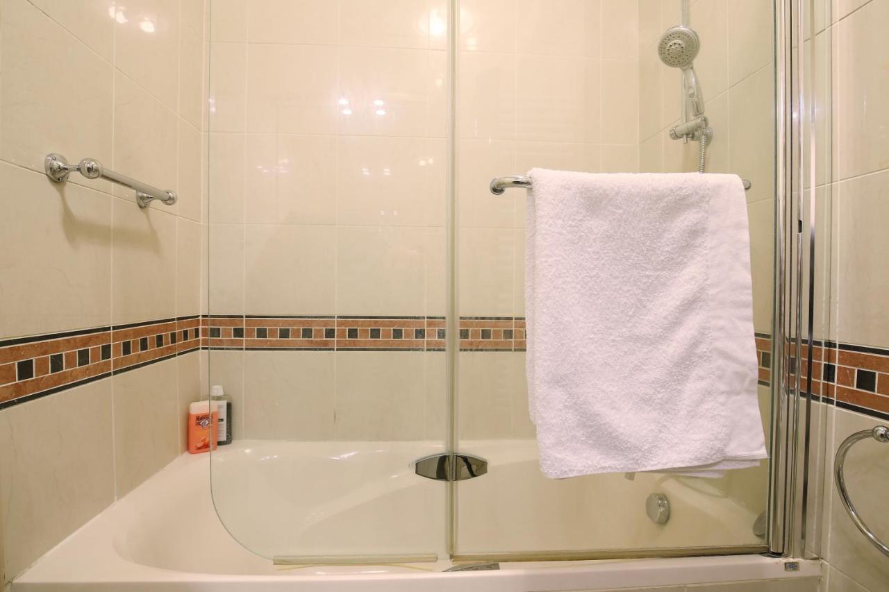 Studio Rue De Ponthieu Parigi
